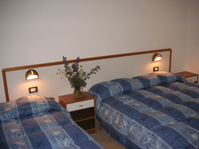  Image name: PICT0043.jpg 
 width: 400 pixel 
 height: 300 pixel 
 Size: 51075 bytes 
 Click to enlarge 